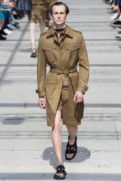 Look 30